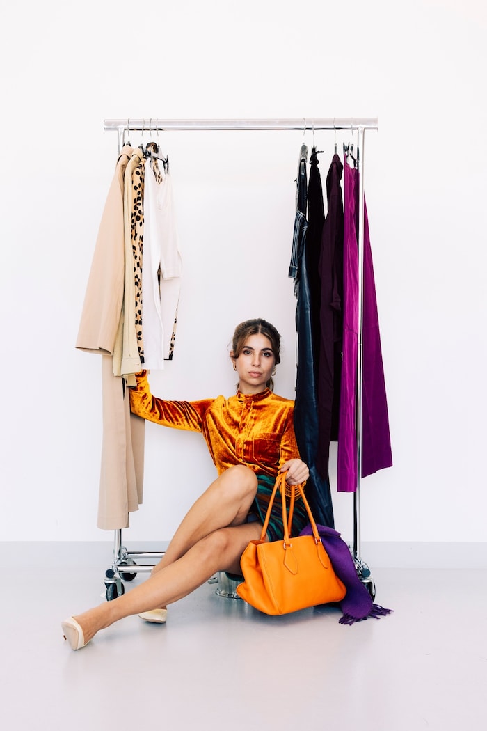 Stücke von zwölf Mode-Ikonen auf einem Bild vereint, von Prada bis Lauren