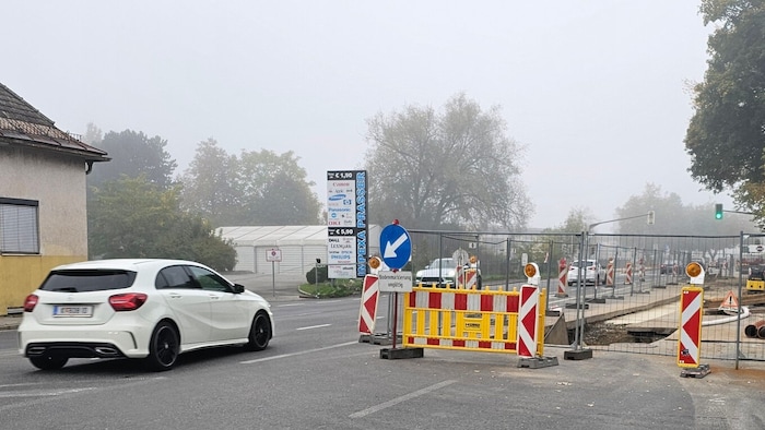 Auch in der stark befahrenen Rosentaler Straße ist seit Wochen eine Baustelle.