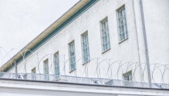 Hinter den Mauern der JA Wels sitzen die beiden Brüder in Untersuchungshaft.