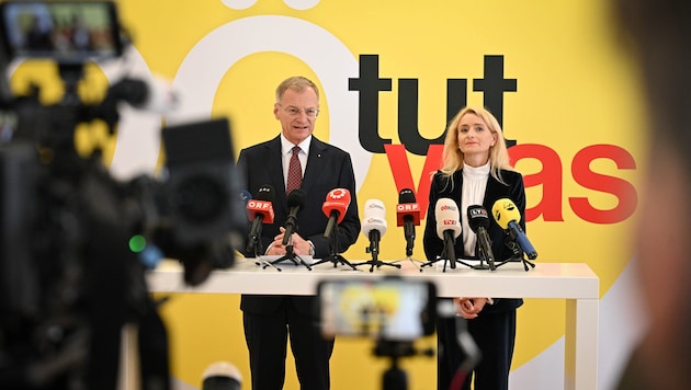 Gut zwei Stunden nach dem Rücktritt Achleitners stellte LH Thomas Stelzer Christiane Frauscher ...