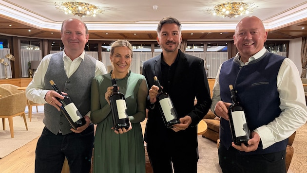 Die Berghof-Wirtsleute Hans-Jörg und Lisa Moigg, Daniel Koch (Morandell) und Winzer Robert ...