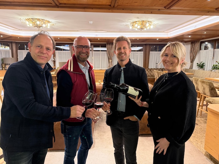 Die Gerloser Wirte Wolfgang Hollaus (Sonnenhof), Jakob Platzer, Tom Stock (Wiesenalm Zell) und ...