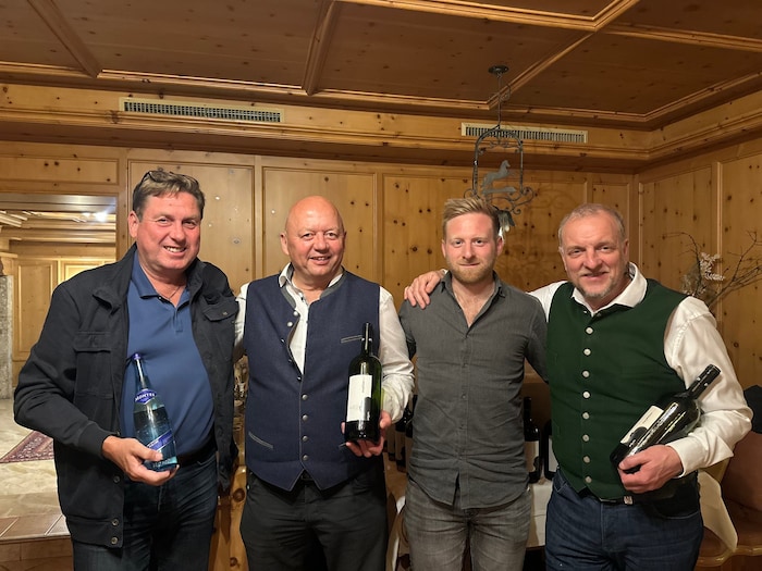 Hansjörg Wechselberger (Verkaufsleiter Silberquelle), Weinbauer Robert Goldenits, Arzt Alex ...