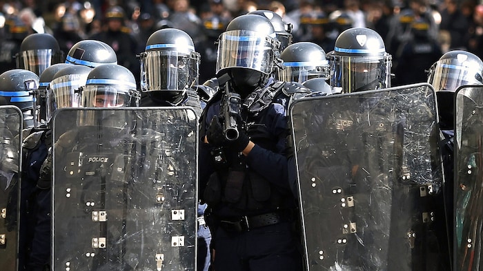 Die Polizei wird an diesem Protesttag enorm gefordert.