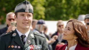 Kronprinz Christian mit seiner Mutter Königin Mary