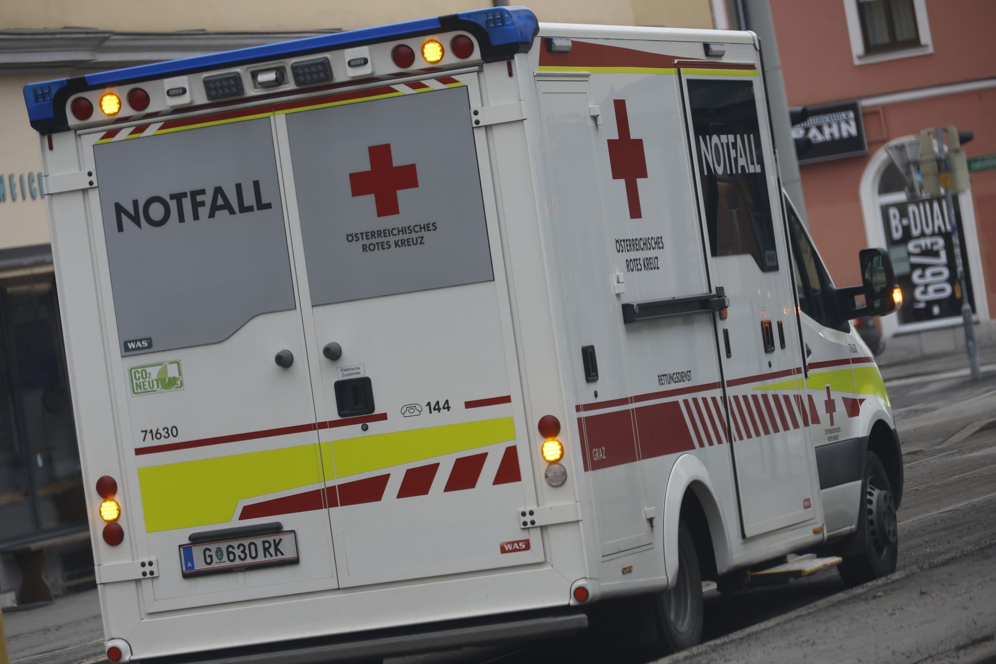 Feuerwehr barg Leiche - Steirer bei Grabungsarbeiten von Erdreich ...