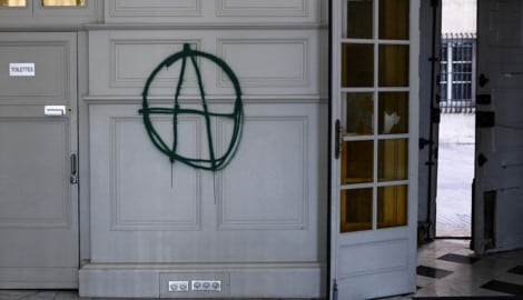 In Marseille haben sich Demonstrierende Zutritt zum Rathaus verschafft.
