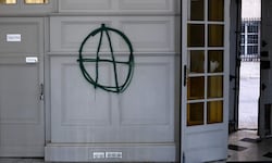 In Marseille haben sich Demonstrierende Zutritt zum Rathaus verschafft.