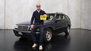 Otto Winter aka „OG Schaefchen“ ersteigerte den alten Mercedes von Niki Lauda.