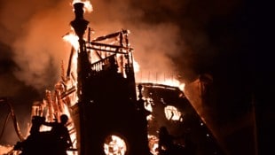 Das 143 Jahre alte Rathaus von Limoges wurde bei den Protesten in Frankreich zum Opfer der ...