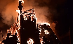 Das 143 Jahre alte Rathaus von Limoges wurde bei den Protesten in Frankreich zum Opfer der ...