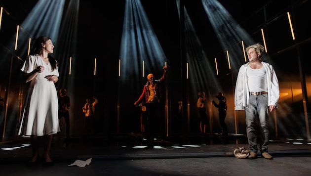 Gemma Vannuzzi als Julia und Lukas Spinka als Romeo