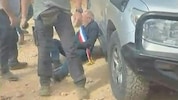 Auf den französischen Bürgermeister Bernard Baudoux aus der nordfranzösischen Stadt ...