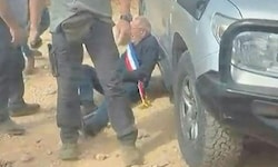 Auf den französischen Bürgermeister Bernard Baudoux aus der nordfranzösischen Stadt ...