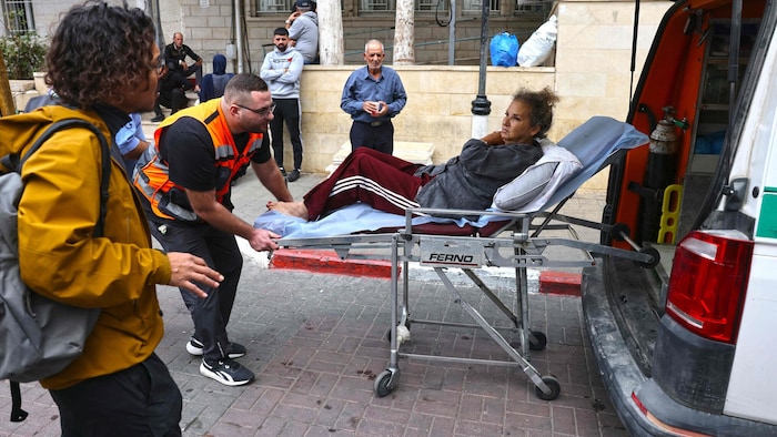 US-Journalistin Heidi Levine bei ihrem Abtransport in ein Spital