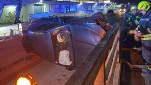 Der umgekippte Pkw in Kapfenberg
