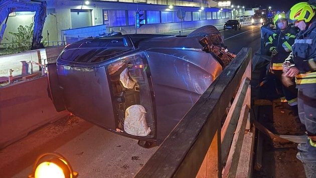 Der umgekippte Pkw in Kapfenberg