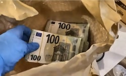 Die Ermittler stellten gefälschte Euro-Banknoten im Wert von rund 2,1 Millionen Euro sicher.