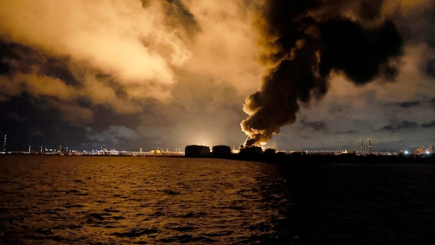 Feuer in St. Petersburg nach einem Drohnen-Treffer aus der Ukraine.