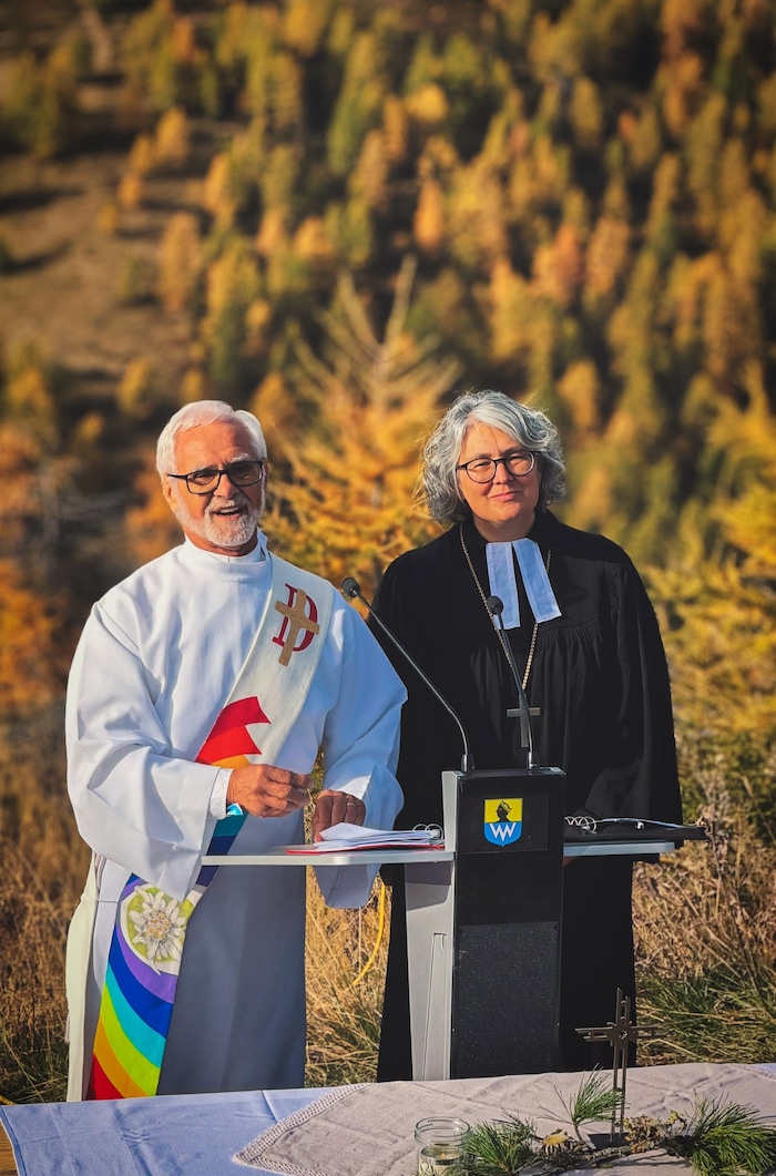 Diakon Theo Srienz und Superintendentin Andrea Mattioli.