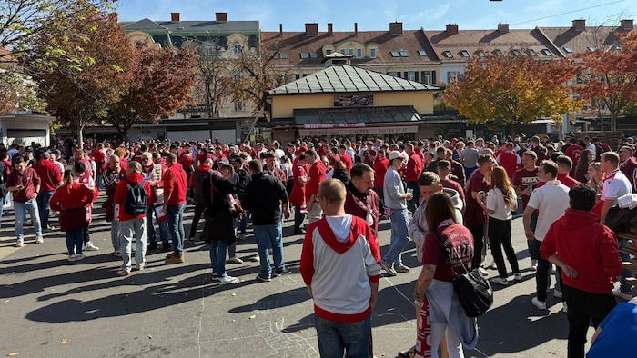 Die GAK-Fans füllen den Kaiser-Josef-Platz.