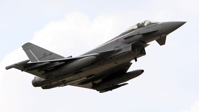 Zwei italienische Eurofighter stiegen wegen der eingedrungenen Drohne auf.
