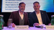 Sichtlich erleichtert nach der Abstimmung. FPÖ-Landesparteiobmann Alexander Petschnig (r.) mit ...
