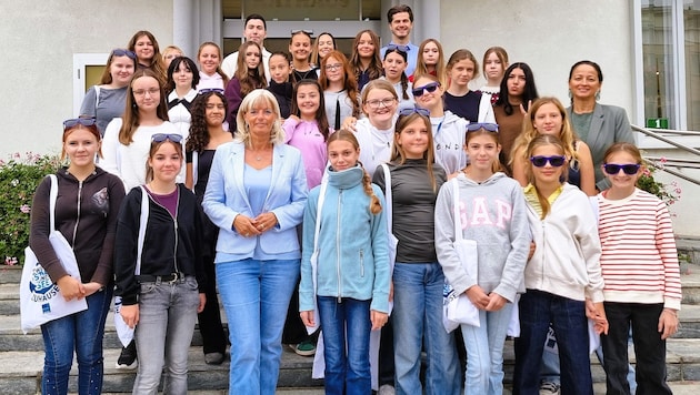 Die Neusiedler Bürgermeisterin Lisa Böhm begrüßte 30 Schülerinnen der Sportmittelschule ...