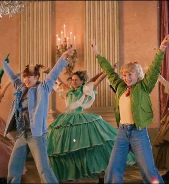 Im Bibi Blocksberg-Kinofilm „Die total verhexte Zeitreise“ spielte Berghold eine Hexe (Mitte). ...