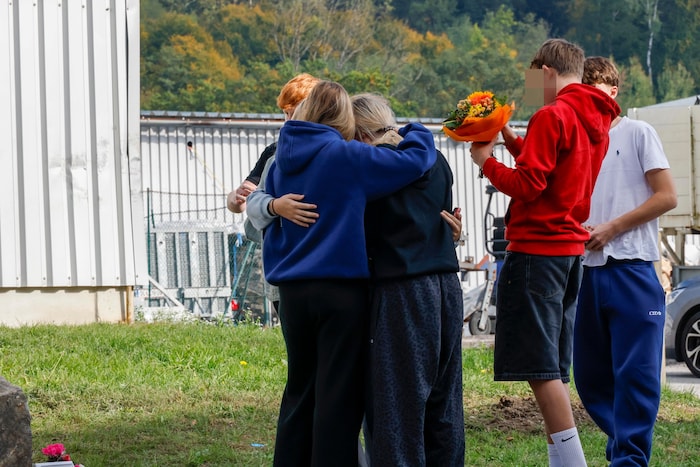 Viele Freunde und Wegbegleiter besuchten am Sonntag die Unfallstelle in Nußdorf-Pabing.