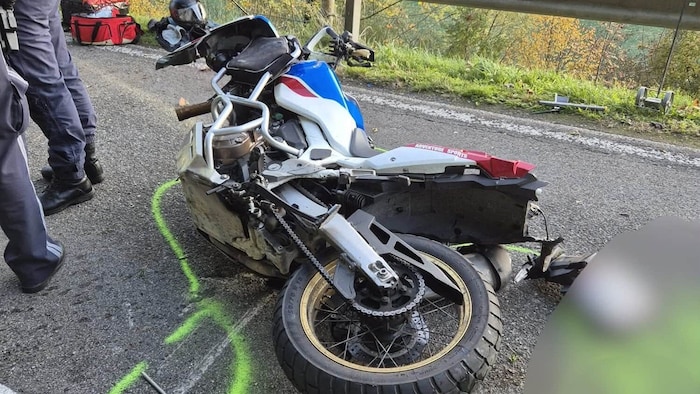 Zwei Motorradlenker kamen bei dem schweren Unfall zu Sturz.