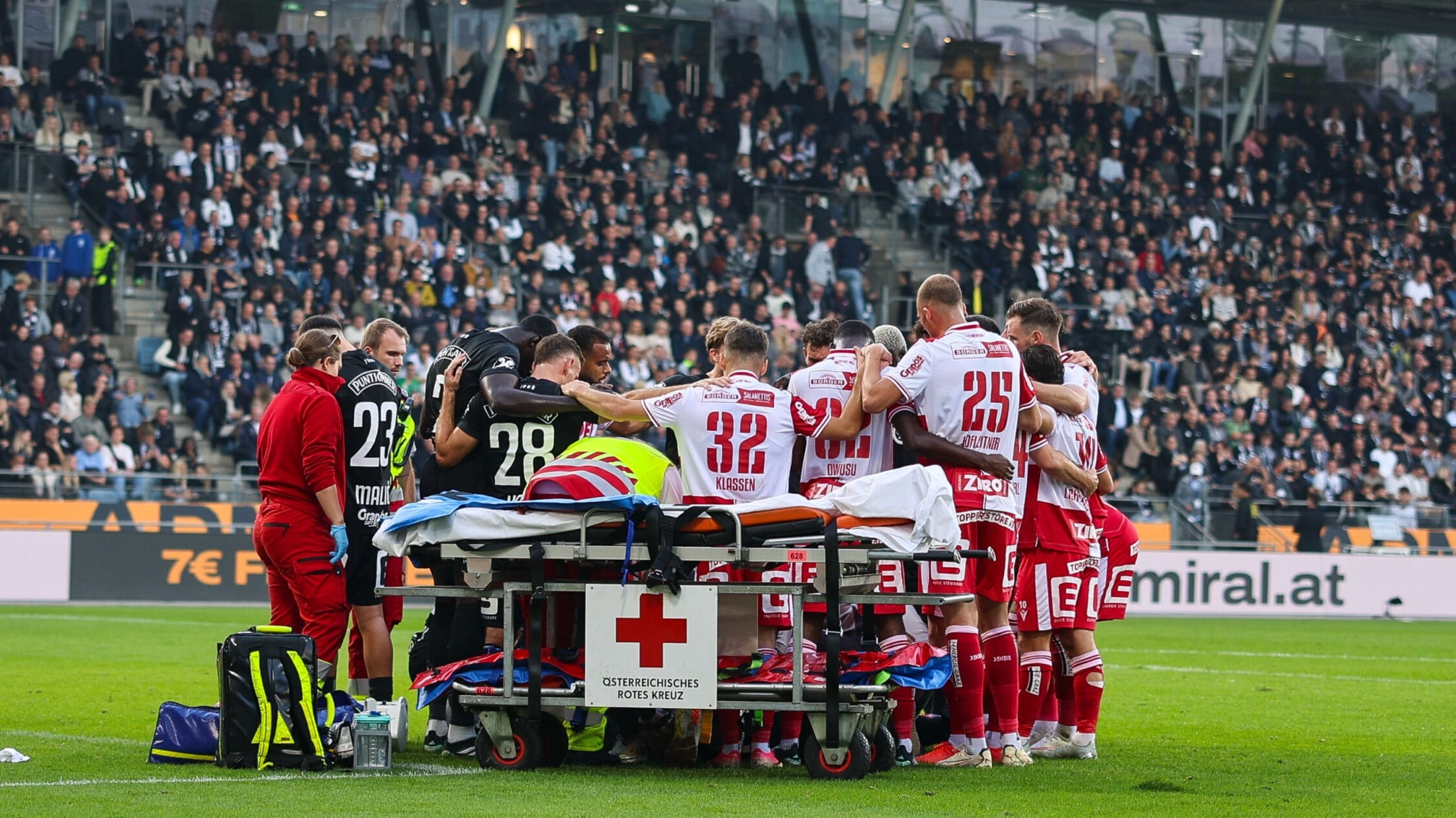 Sikeresen megműtötték a Sturm Graz súlyos sérülést szenvedett kapusát