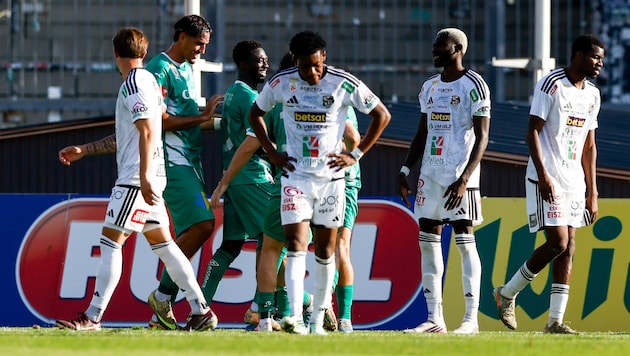 Hängende Köpfe beim Wolfsberger AC: Die Kärntner stecken tief in der Krise. Muss Trainer Thomas ...