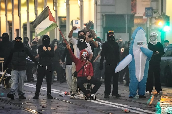 Bei den Protesten am Wochenende waren zudem immer wieder Palästina-Flaggen zu sehen.