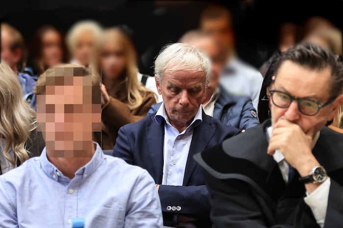 Der Angeklagte (li.) mit seinem Verteidiger Mathias Kapferer (re.). In der Mitte: Albert Heiss, ...