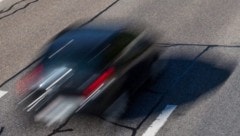 Viel zu schnell fuhr ein 16-Jähriger Führerscheinanwärter auf der A2 Südautobahn im Bezirk ...