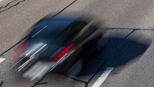 Viel zu schnell fuhr ein 16-Jähriger Führerscheinanwärter auf der A2 Südautobahn im Bezirk ...