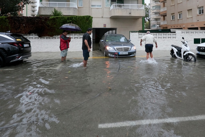Wetterberichten zufolge sollen sich die Regenfälle in den nächsten Stunden abschwächen.