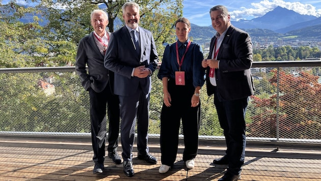 Ex-Kanzler Karl Nehammer (2. v. li) war zu Gast beim Biotech Summit Austria in Innsbruck.