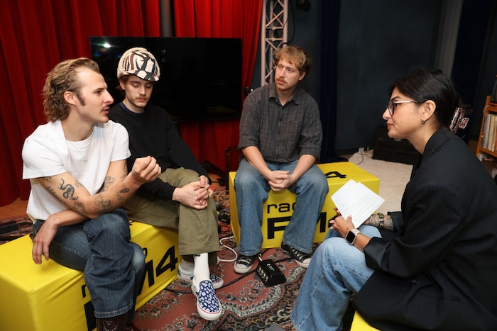 „Krone“-Musikredakteurin Nadi Adana traf das Trio zum gemütlichen Talk.
