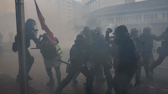 Protestierende lieferten sich Straßenschlachten mit der Polizei.