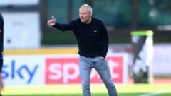 Coach Thomas Silberberger muss jetzt an mehreren Fronten kämpfen, die Kabine sauber kriegen. . .