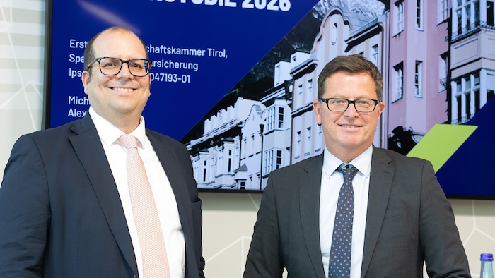 Marktforscher IPSOS Austria Alexander Zeh (links) und Patrick Götz, Obmann der Sparte Bank und ...