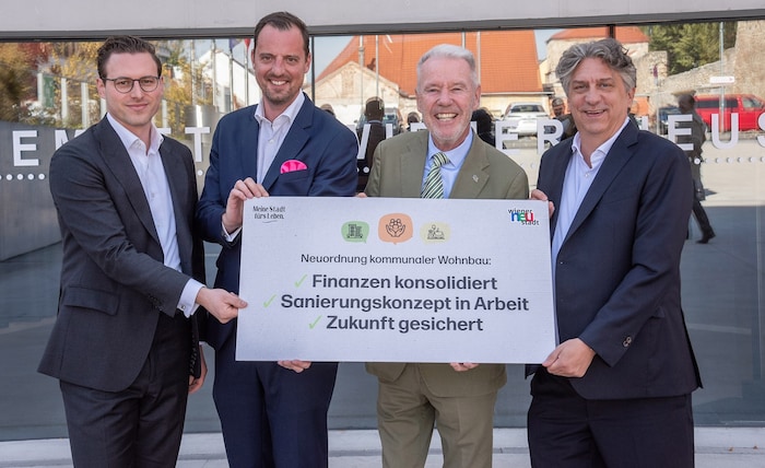 Manuel Bugl, Head of Investment Properties CBRE, Christian Töltl, Geschäftsführer IFP Wiener ...