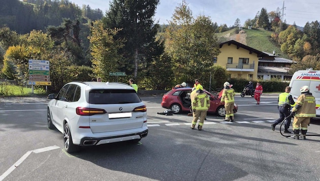 Die beiden Autos krachten bei der Kreuzung bei Werfen zusammen