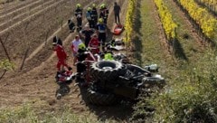 Der 49-Jährige wurde unter dem Traktor eingeklemmt und tödlich verletzt.