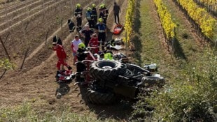 Der 49-Jährige wurde unter dem Traktor eingeklemmt und tödlich verletzt.