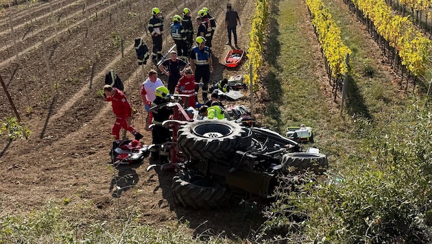 Der 49-Jährige wurde unter dem Traktor eingeklemmt und tödlich verletzt.
