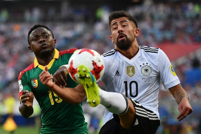 Gegen Kamerun erzielte Demirbay (r.) sein einziges Länderspieltor.