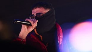 Rapper Haftbefehl befindet sich nach einem Klinikaufenthalt in Reha-Behandlung. 